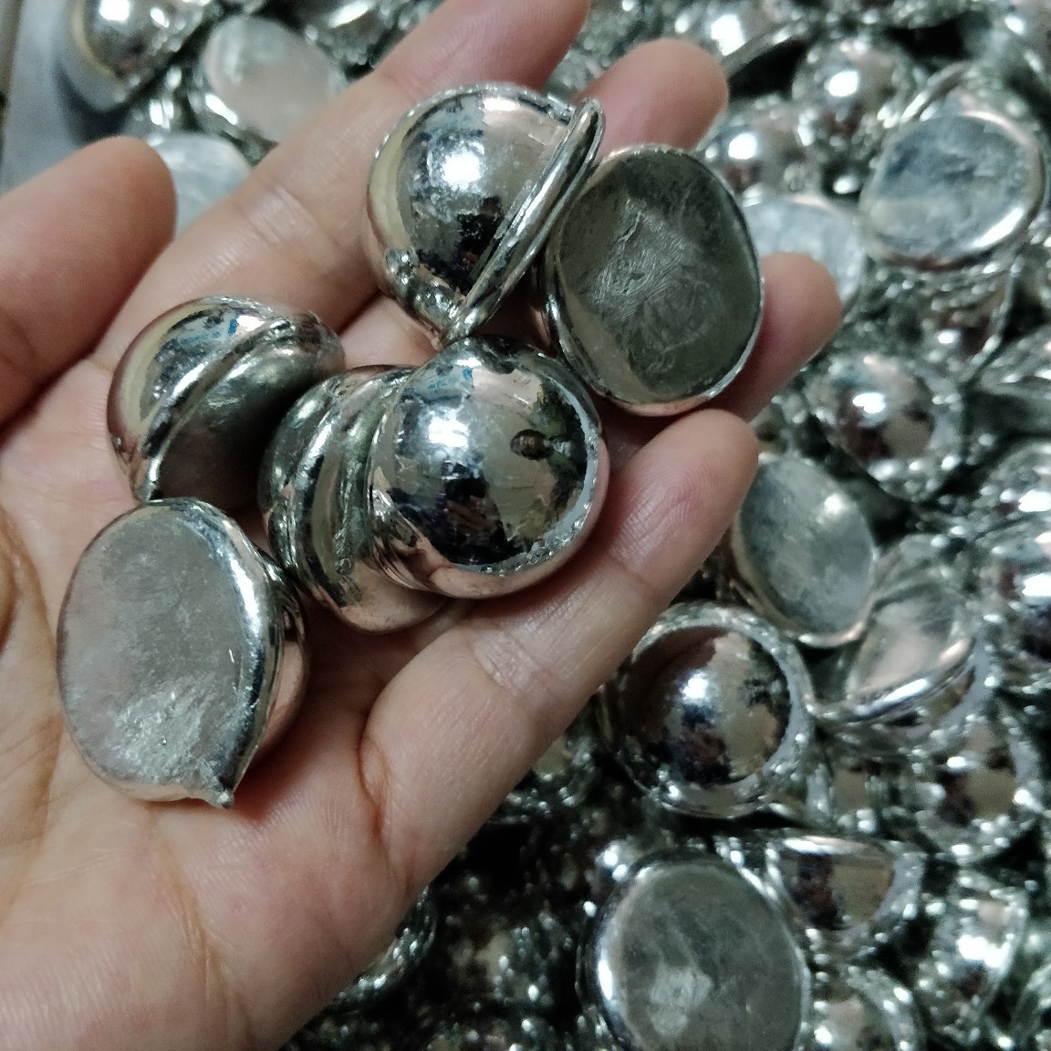 關(guān)于同意個(gè)舊市凱盟工貿(mào)有限責(zé)任公司增加錫錠產(chǎn)品包裝規(guī)格的.