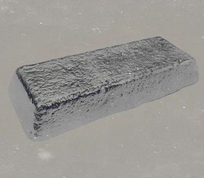 為了調查一起鬧鬼兇殺案,公安局請了我和一個道士